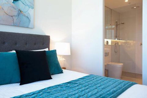 CITY HIGH Hosted By: LAbode Accommodation - eAccommodation 2