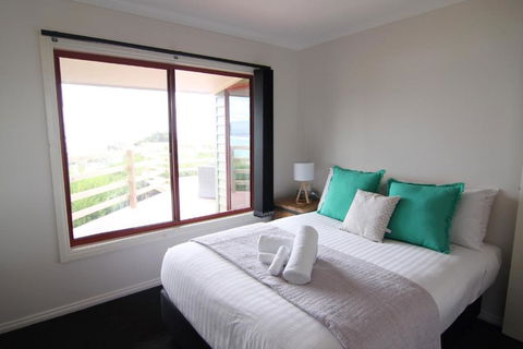 DOLPHIN LOOKOUT COTTAGE Amazing Views Of The Bay Of Fires - eAccommodation 5