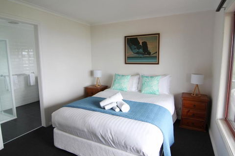 DOLPHIN LOOKOUT COTTAGE Amazing Views Of The Bay Of Fires - eAccommodation 2