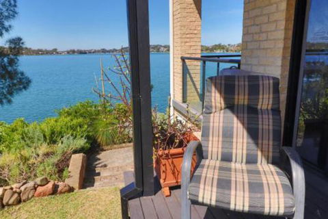 Elysium Lakehouse - eAccommodation 4
