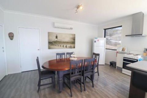 Elysium Lakehouse - eAccommodation 6