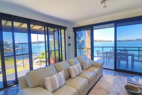 Elysium Lakehouse - eAccommodation 5