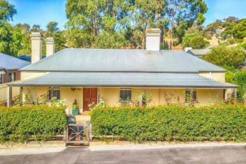 Captain Roddas Cottage - eAccommodation 0