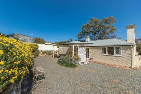 Captain Roddas Cottage - eAccommodation 2