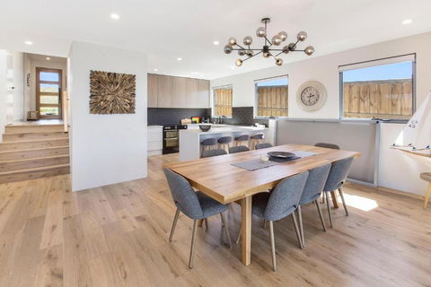 Anchored Access To The Gippsland Lakes - eAccommodation 2