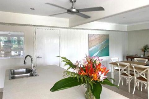 Absolute Lakefront Port Douglas - eAccommodation 4
