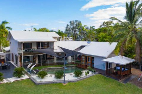 Absolute Lakefront Port Douglas - eAccommodation 5