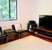 Spacious 3 Bedroom Apartment 20 Min To The CBD - eAccommodation
