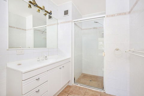 Amazing Waterfront Views Sunshine Coast H330 - eAccommodation 3