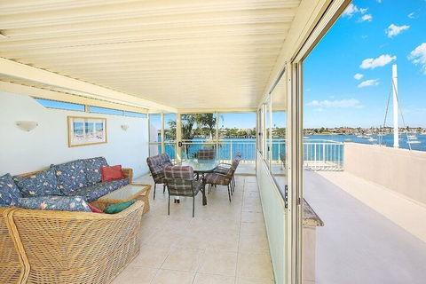 Amazing Waterfront Views Sunshine Coast H330 - eAccommodation 7