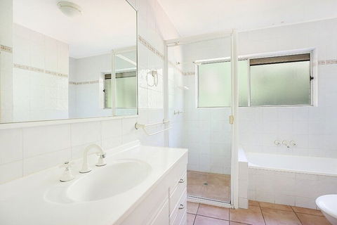Amazing Waterfront Views Sunshine Coast H330 - eAccommodation 5