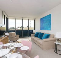 Large Modern 2 Bedroom Apartment Near Lake Claremont - eAccommodation