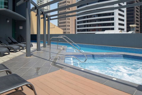 Amazing CBD 2BD Apartment W / Parking & Pool! - eAccommodation 3