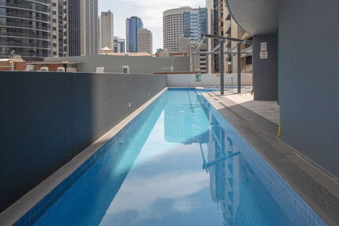 Amazing CBD 2BD Apartment W / Parking & Pool! - eAccommodation 5