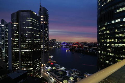 Amazing CBD 2BD Apartment W / Parking & Pool! - eAccommodation 2