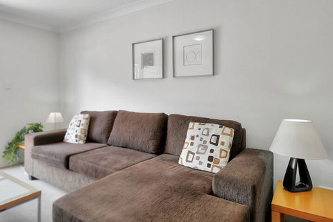 Airtrip Apartment On Russell St - eAccommodation 4