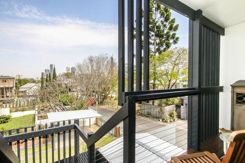 Architecturally Designed Studio 10 Minutes To CBD - eAccommodation 7
