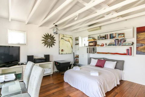 Architecturally Designed Studio 10 Minutes To CBD - eAccommodation 5