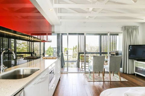 Architecturally Designed Studio 10 Minutes To CBD - eAccommodation 2