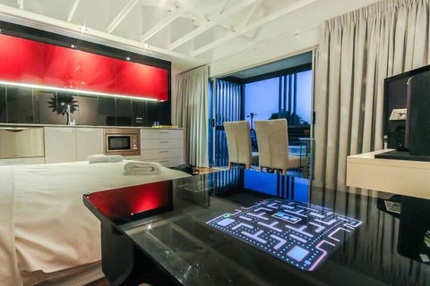 Architecturally Designed Studio 10 Minutes To CBD - eAccommodation 3