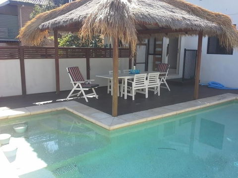 Minutes Walk To Peregian Beach & Surf! Unit 1 / 28 Pelican Street - eAccommodation 2