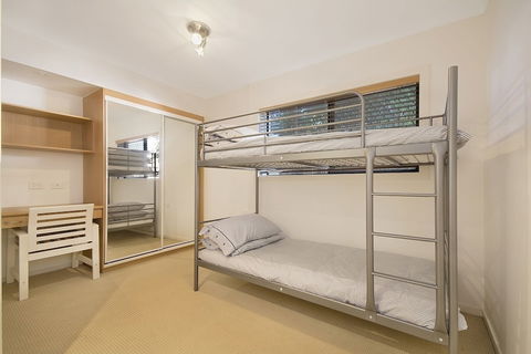 Minutes Walk To Peregian Beach & Surf! Unit 1 / 28 Pelican Street - eAccommodation 6