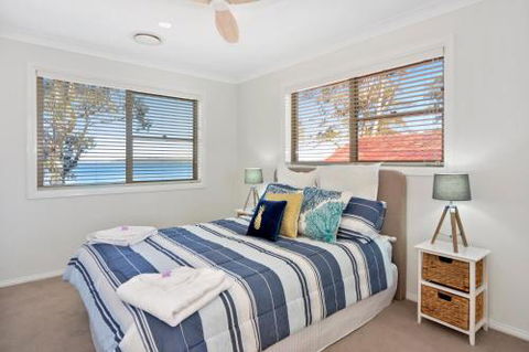 Adrift Retreat St. Georges Basin Waterfront Home - eAccommodation 3