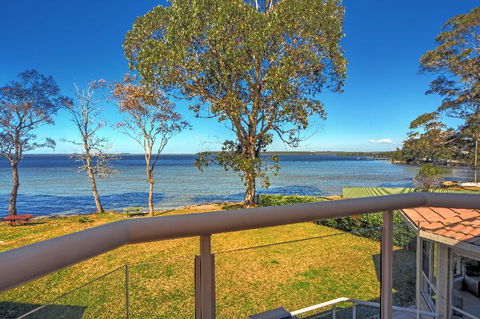 Adrift Retreat St. Georges Basin Waterfront Home - eAccommodation 5