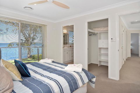 Adrift Retreat St. Georges Basin Waterfront Home - eAccommodation 4