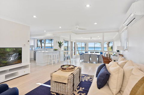 Adrift Retreat St. Georges Basin Waterfront Home - eAccommodation 1