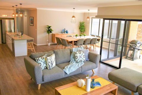 Amaroo - eAccommodation 6