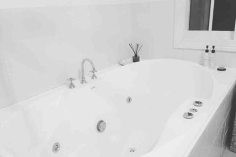 Eumundi Stay ( & Double Person Spa Bath) - eAccommodation 4