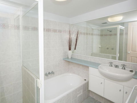 Aquarius Apartment 4 - eAccommodation 6