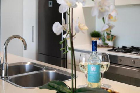 Amazing River View 3 Bedroom Apartment Brisbane CBD Netflix Fast Wifi Carpark - eAccommodation 4