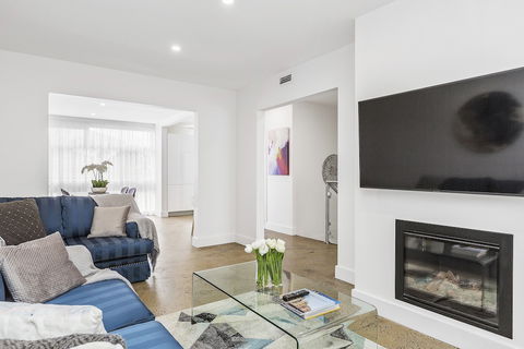 BOUTIQUE STAYS - Brighton By The Sea - eAccommodation 6