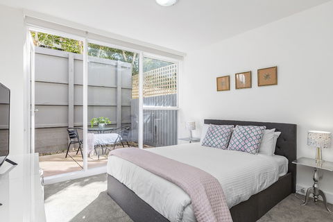 BOUTIQUE STAYS - Brighton By The Sea - eAccommodation 2