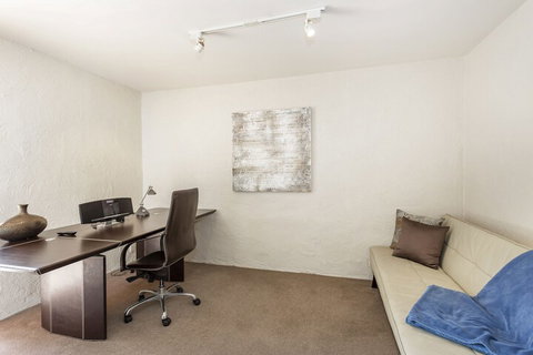 Como Mezzanine Retreat - eAccommodation 3