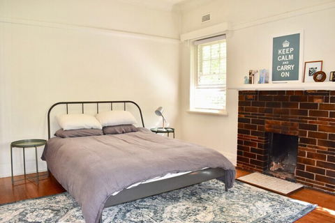 Art Deco Apt In Sunny Elwood Minutes To St. Kilda - eAccommodation 1