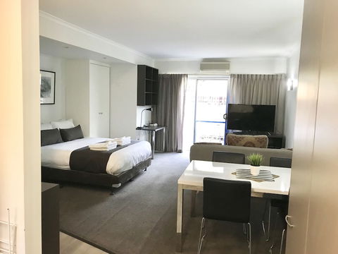 Adelaide Dresscircle Apartments - Archer Street - eAccommodation 5