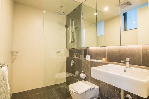 Modern 2bed2bath APT At Neutral Bayparking+wifi - eAccommodation 6