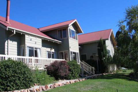 Alpine Stag Lodge Unit 2 - eAccommodation 0