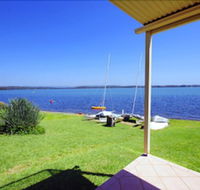 Blue Water at Mannering Park - eAccommodation