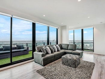 MJ Shortstay Apartments - Platinum Tower - eAccommodation 1