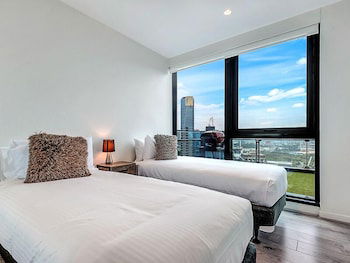 MJ Shortstay Apartments - Platinum Tower - eAccommodation 3