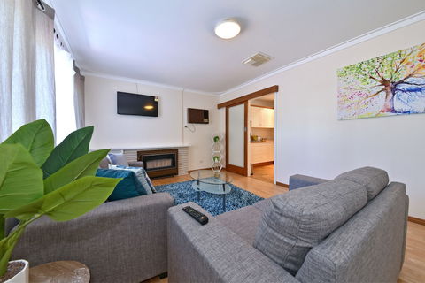 Comfy Home Near Airport & City 2280 - eAccommodation 5