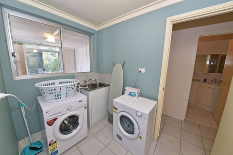 Comfy Home Near Airport & City 2280 - eAccommodation 1