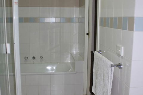 Australian Home Away At Box Hill 2 Bedroom - eAccommodation 7