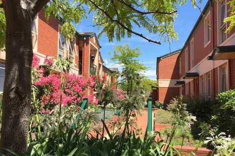 Australian Home Away At Box Hill 2 Bedroom - eAccommodation 2