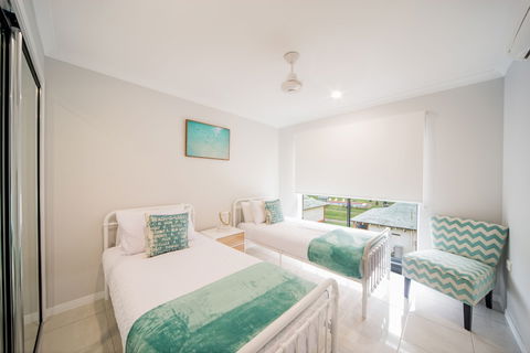 Airlie On Main Street Airlie Beach - eAccommodation 4