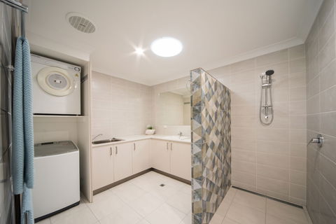 Airlie On Main Street Airlie Beach - eAccommodation 0